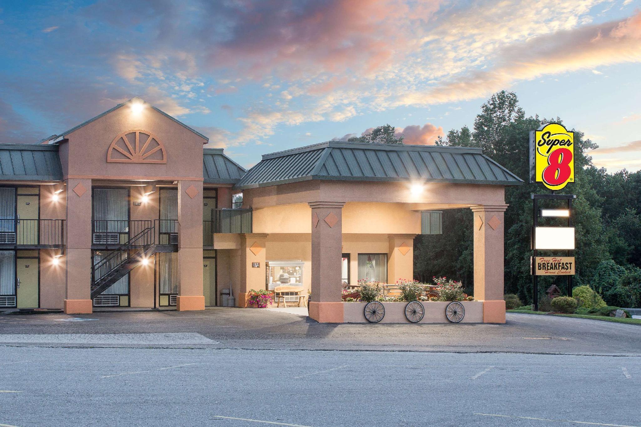 Super 8 By Wyndham Marion Nc Hotel Exterior photo
